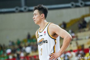 九游 2009年季后赛火箭对开拓者第三场