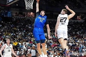 九游败北引发热议!,詹姆斯在独行侠比赛中爆冷引发球迷热议(东契奇独行侠爆冷大胜)