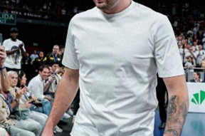 九游娱乐入口官网关于东契奇回归赛场,高光表现首场状态亮眼,G2观众沸腾!的信息