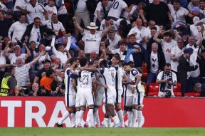 NINE GAMEMing在曼联比赛中问鼎冠军,惊险取胜引发热议!(曼联明星球迷)