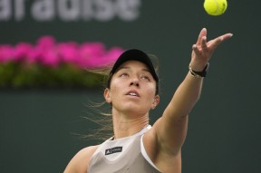 九游官网包含科维托娃重返赛场,最后时刻胜出首场状态出色,雄鹿观众沸腾!上演精彩一战的词条