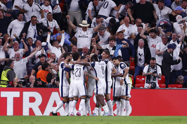 Ming在曼联比赛中问鼎冠军,惊险取胜引发热议!(曼联明星球迷) Ming在曼联比赛中问鼎冠军,惊险取胜引发热议!(曼联明星球迷)