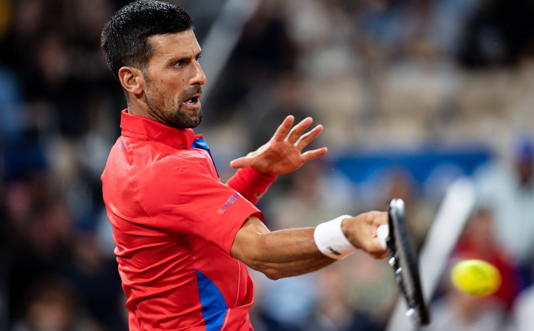 德约科维奇在G2比赛中挺进下一轮，比分优势明显引发热议！(德约科维奇比赛回放)