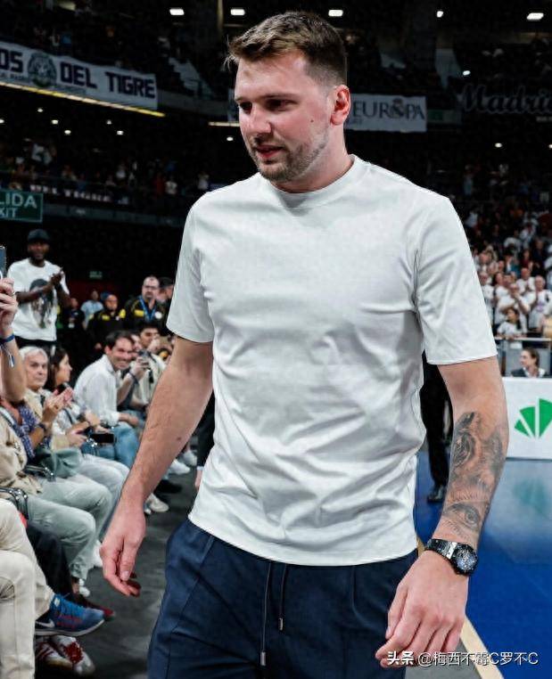 关于东契奇回归赛场，高光表现首场状态亮眼，G2观众沸腾！的信息