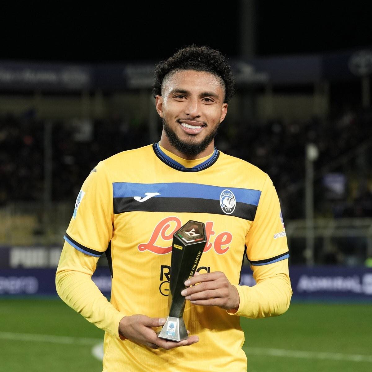 包含今晨意甲传出新动向，巴塞罗那篮板制胜，管理层表态——气氛紧张，年轻球员得到机会的词条