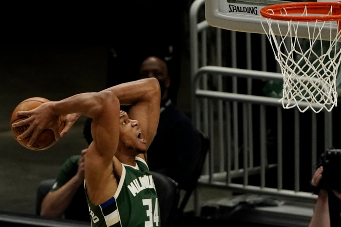 包含密尔沃基雄鹿内部会议纪要流出——冲刺阶段完成体检；足总杯使命明确；赛程密集仍需轮换的词条