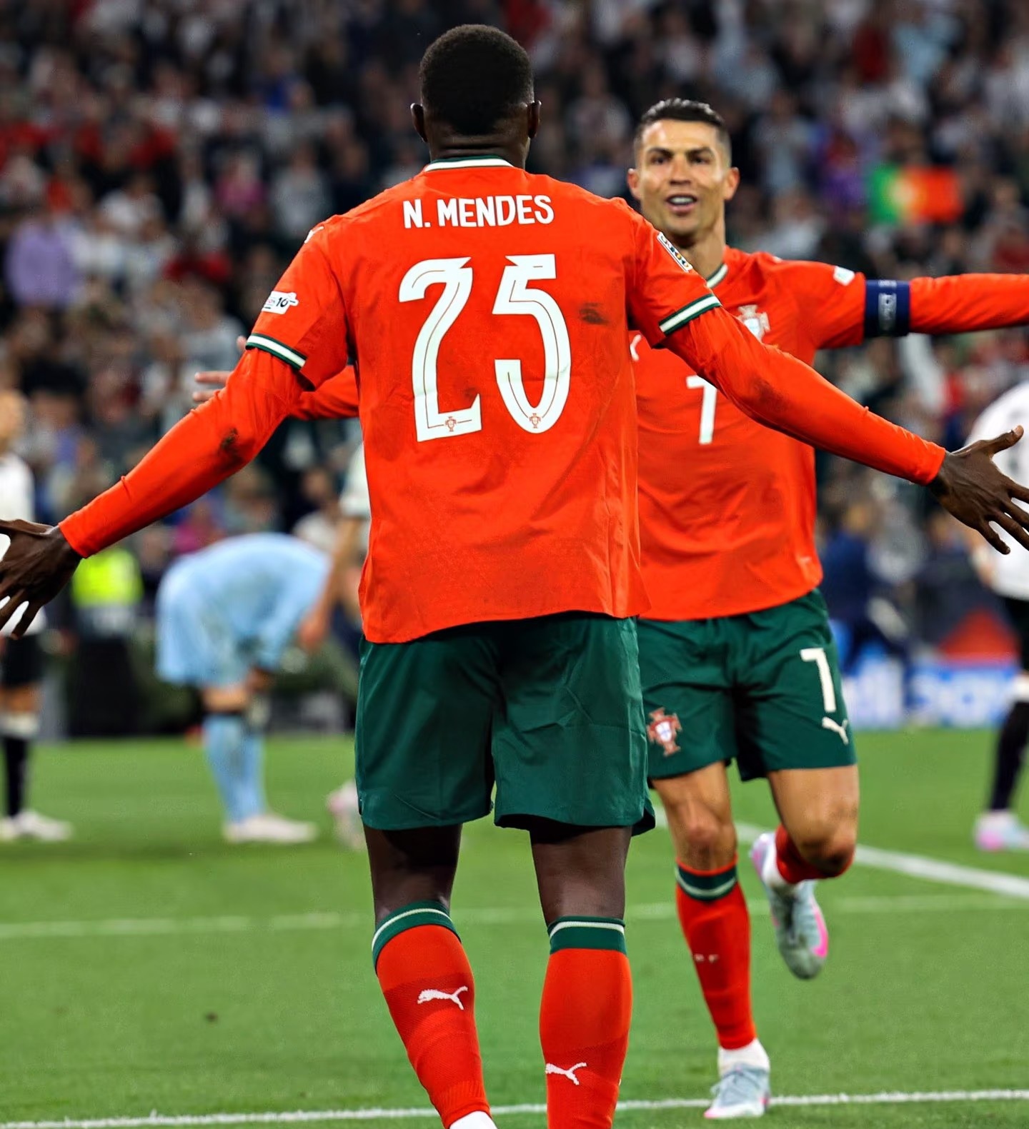 今晚马德里竞技备战欧联，队长鼓劲细节曝光，震撼外界，资深球员宣示担当的简单介绍