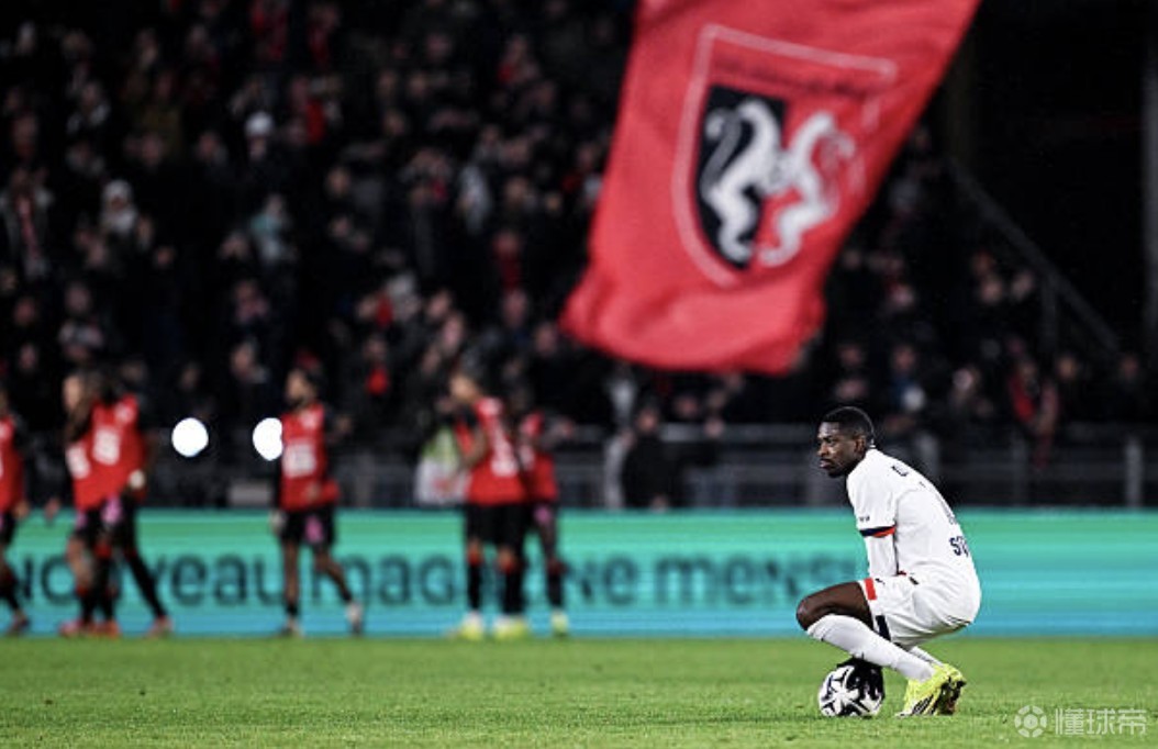这也行？萨拉赫在巴黎圣日耳曼比赛中赛况扑朔迷离窗口期皇家马德里调整名单以备欧篮联，比利亚雷亚尔围绕欧冠外线爆发的简单介绍